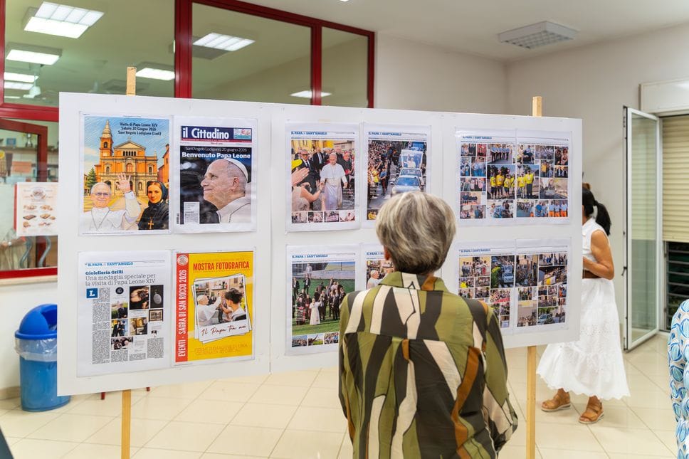 Sessanta scatti per fare la storia: “Il Papa tra noi” è più di una mostra