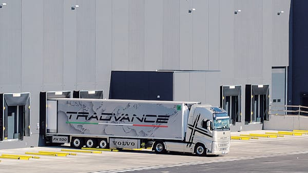 Primi camion alla Peviani: l’ortofrutta è operativa