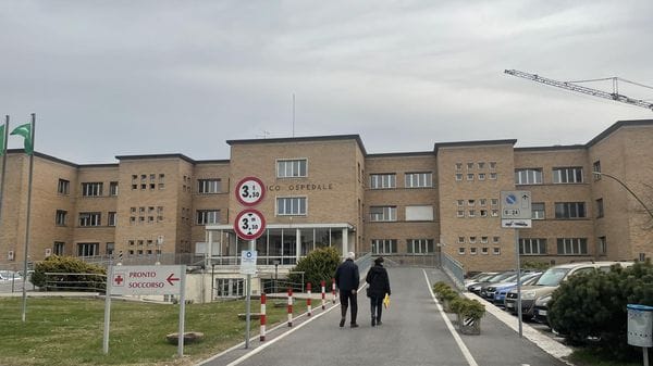 Tragedia all’ospedale di Codogno: una donna si getta dalla finestra