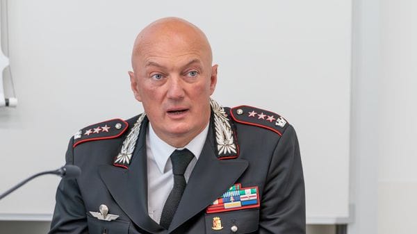 Il colonnello Alberto Cicognani: «Sono grato al territorio lodigiano, lascio un comando al passo coi tempi». Oggi prende servizio il suo successore