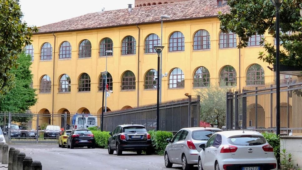 Un 28enne preso a pugni in faccia da un maranza mentre porta a spasso i suoi cani in centro a Lodi