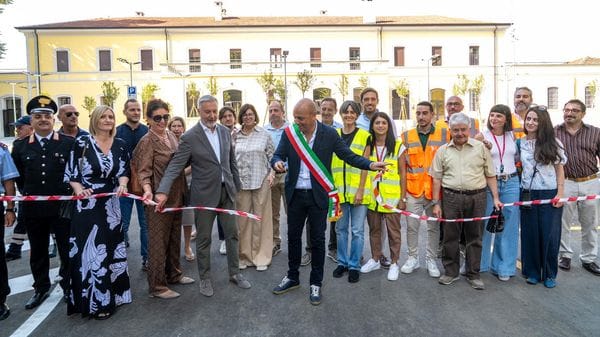 Inaugurato piazzale Cadorna con i parcheggi “Kiss and drive” VIDEO