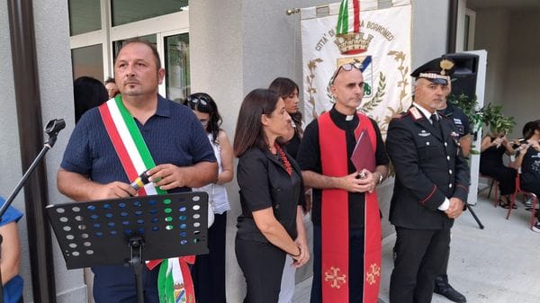 Taglio del nastro alla scuola di Peschiera