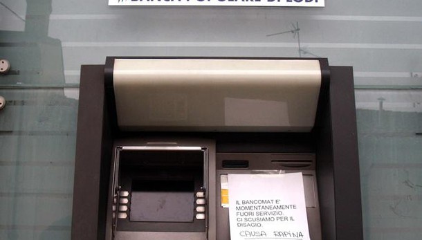 Fallito l’assalto al bancomat