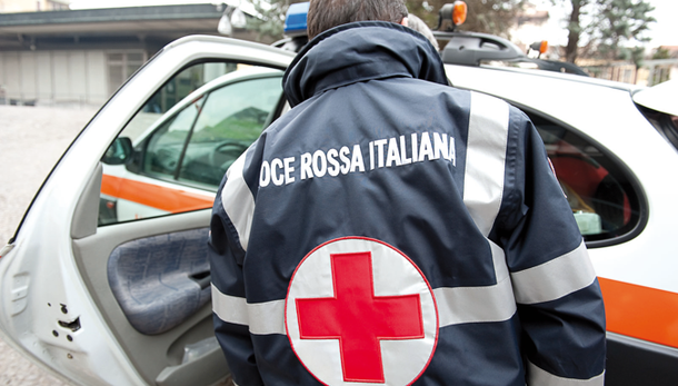 Si scontra in scooter, grave 16enne