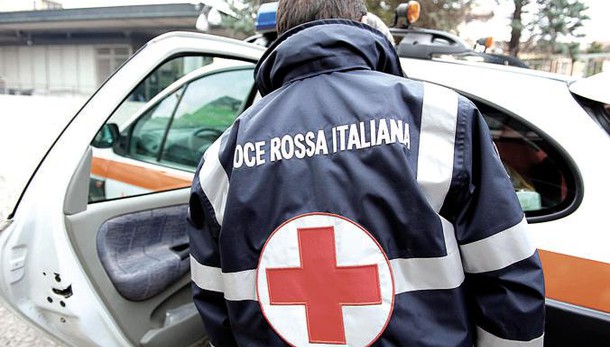 Operaio muore davanti a un collega