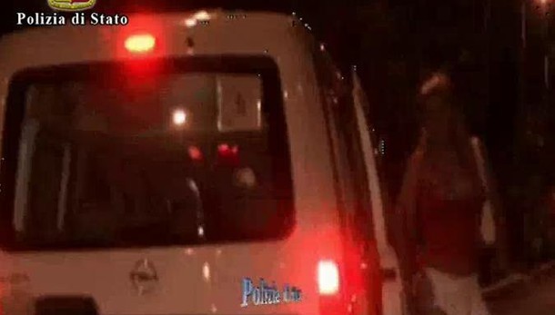 Giro di prostituzione, 13 arresti