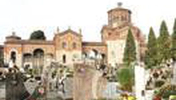 Al cimitero rubano anche i peluche