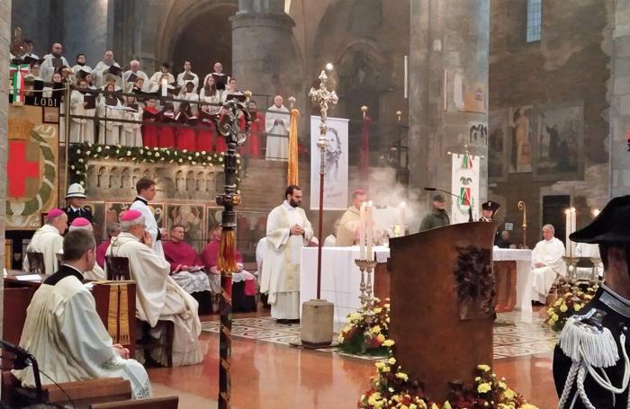 Un momento della messa(foto Ratzinger)