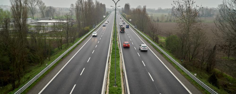 Sulle Carreggiate Sulle Rampe E Sugli Svincoli Delle Autostrade