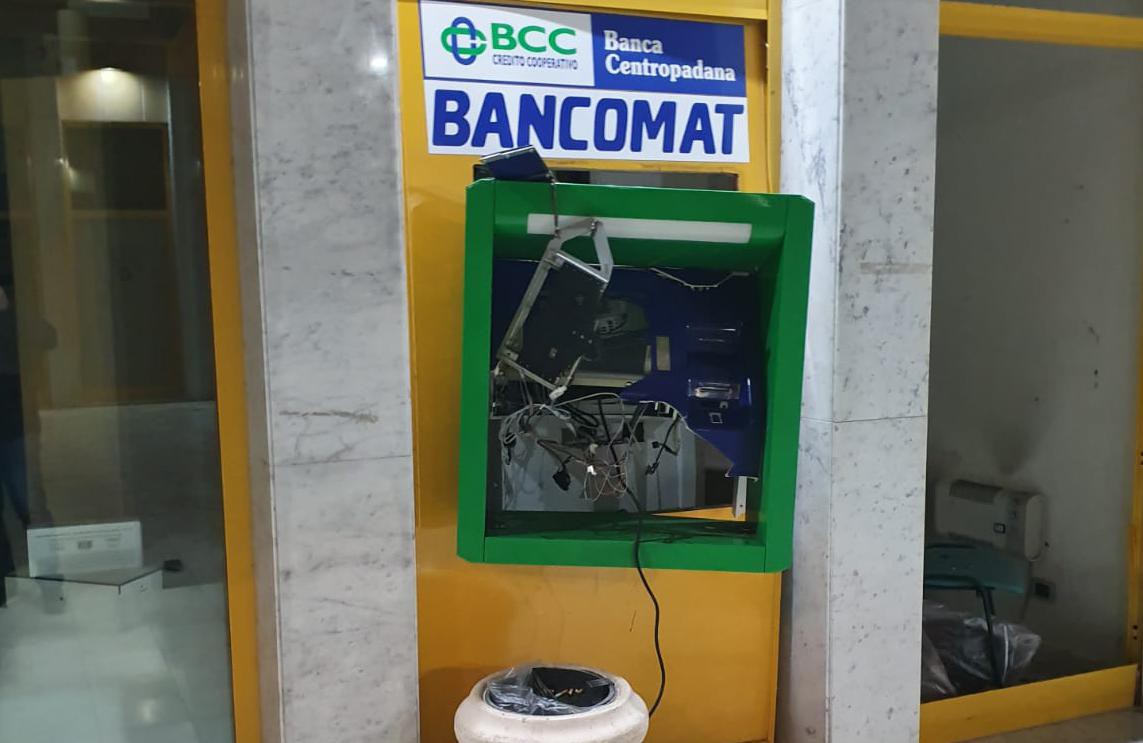 Il bancomat fatto esplodere a Sant’Angelo