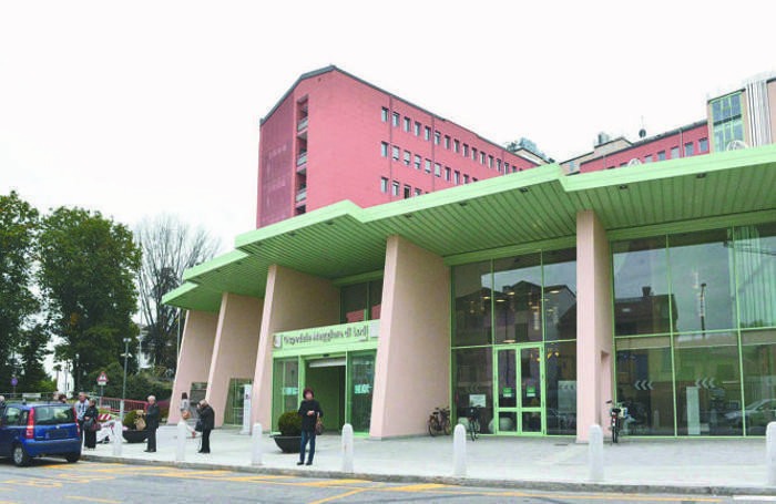 Lodi, l’ingresso dell’ospedale