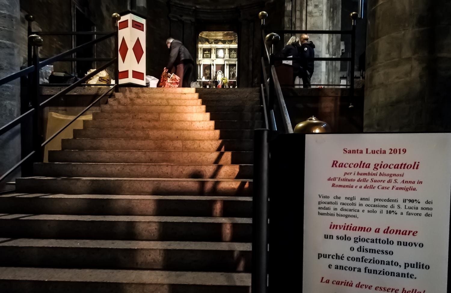 Letterine e regali per Santa Lucia nella cattedrale di Lodi