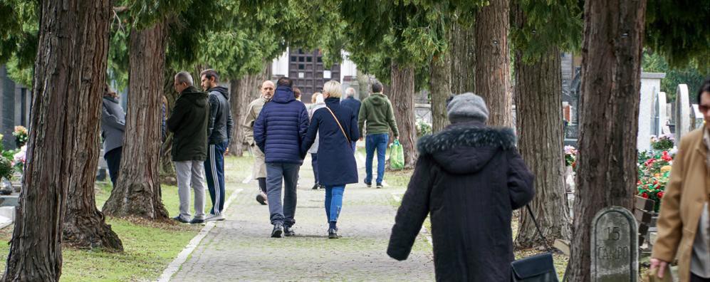 Bollettini Impazziti Dell Illuminazione Votiva Scoppia Il Caso Cimitero