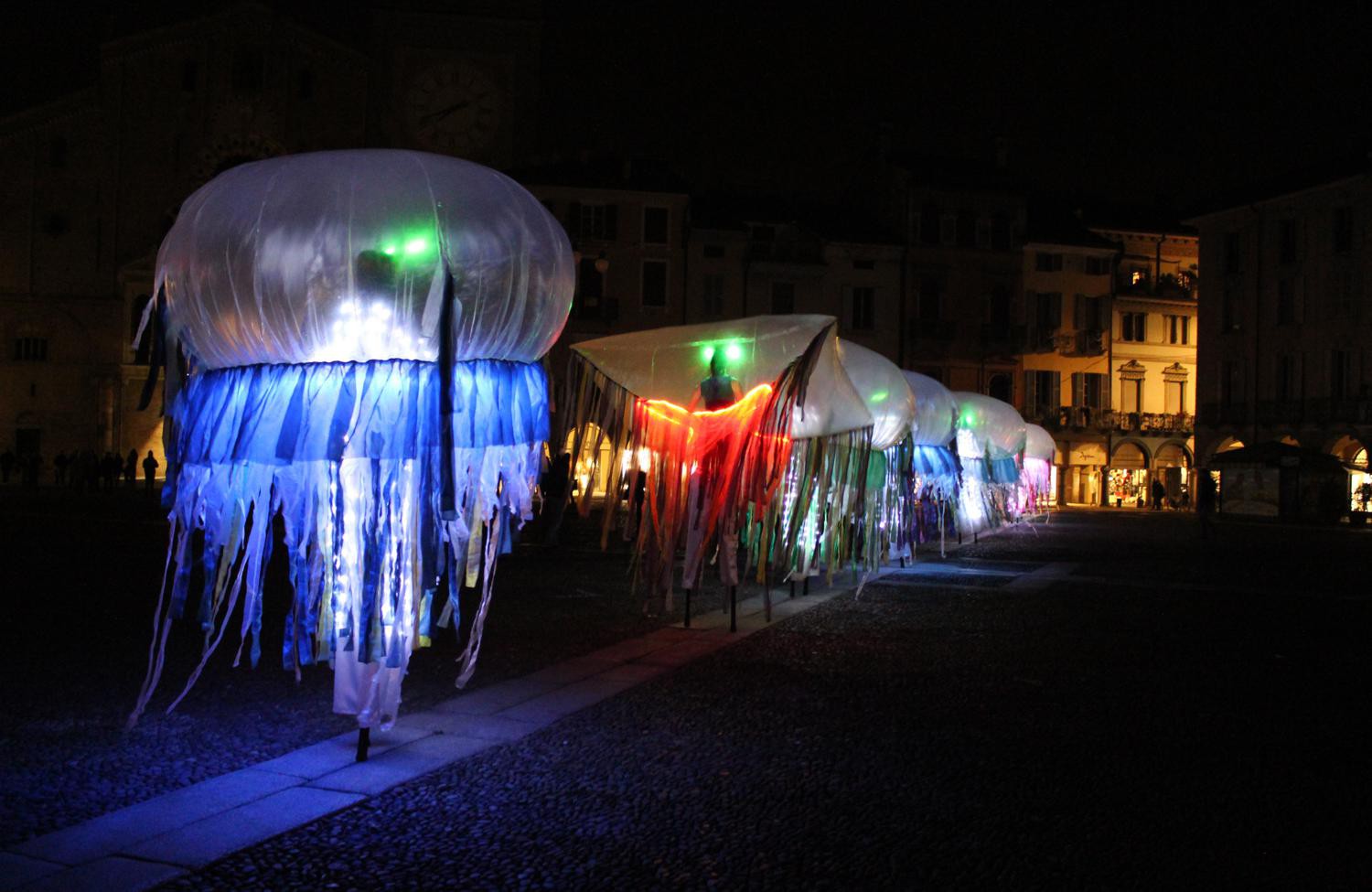 ”Meduse” in piazza Vittoria