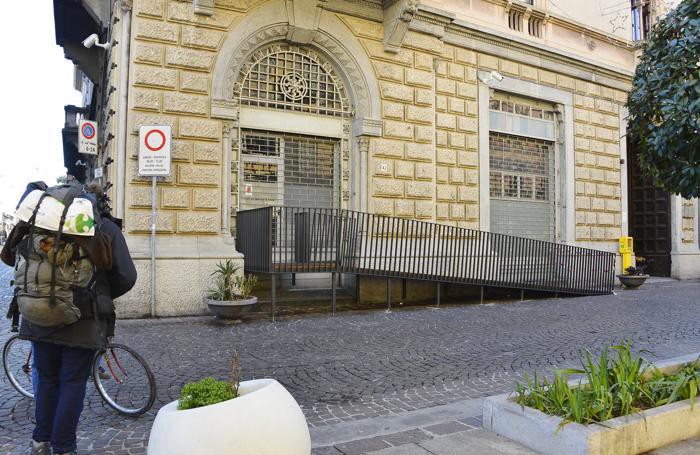 Un particolare della sede della Prefettura di Lodi