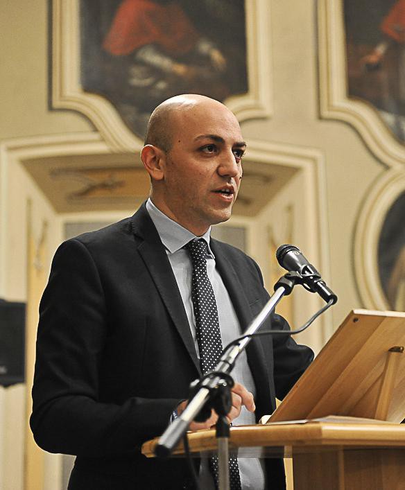 I “vigilantes” fuori dagli istituti per fermare i ladri di merendine