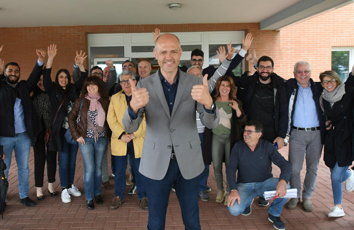 Federico Lorenzini festeggia la vittoria
