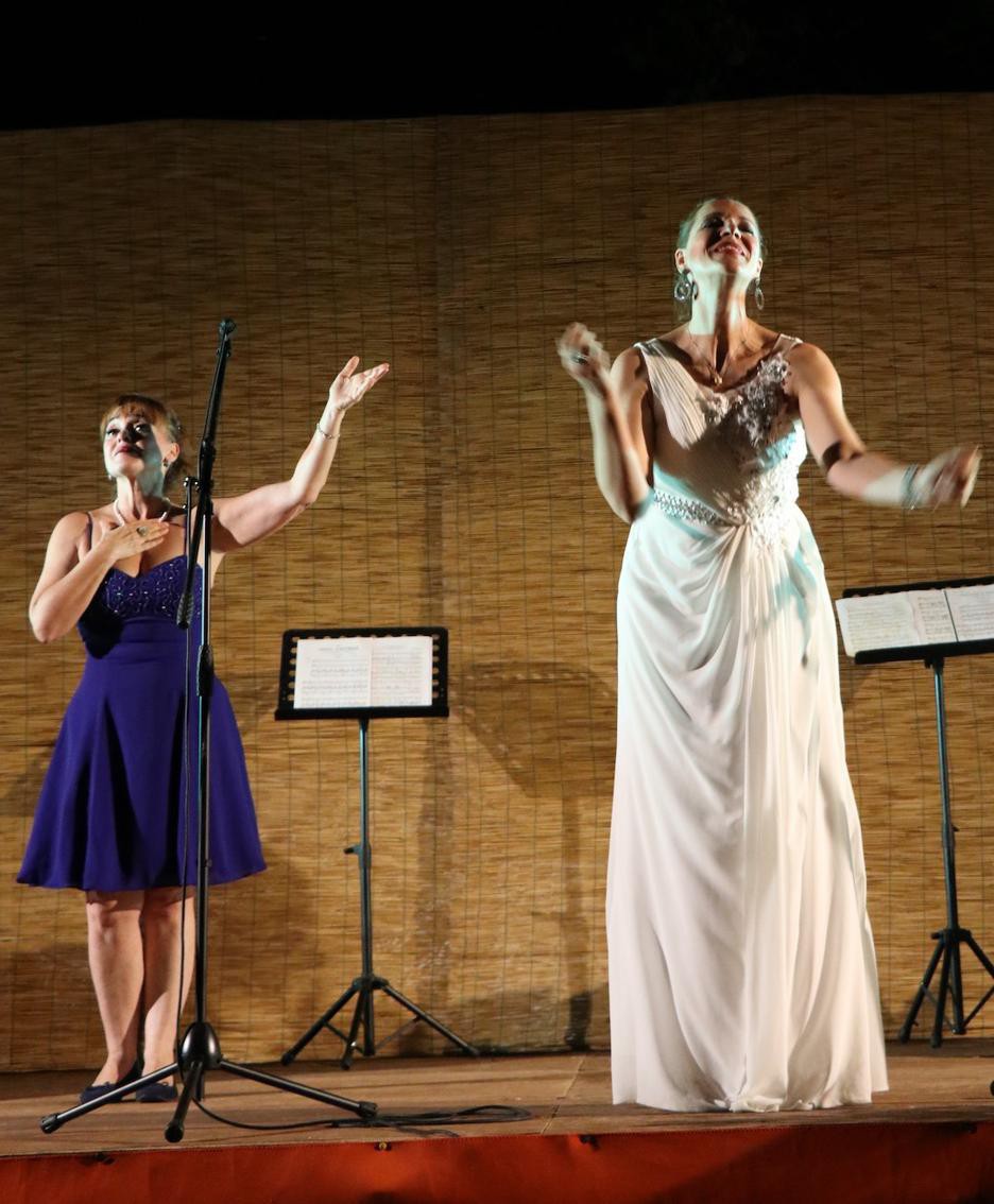 “Duelling divas”