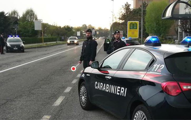 Evasione e guida senza patente, nei guai un 50enne di Comazzo