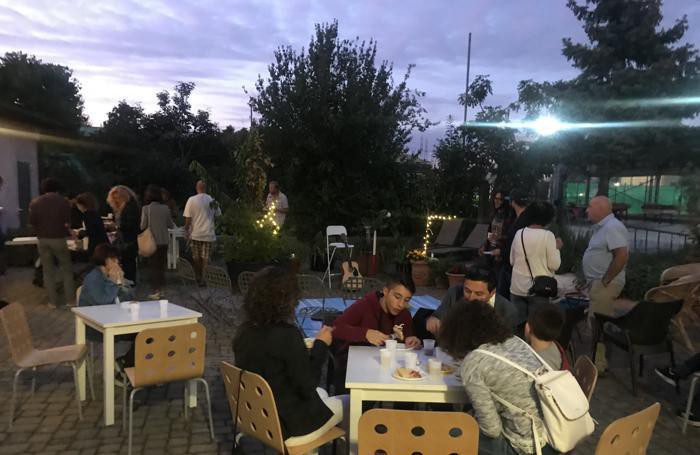 Il pubblico all’aperitivo in musica con Moca