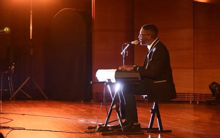 Samuel Eghagha al piano