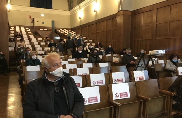 Il pubblico contingentato al Verri (Tommasini)
