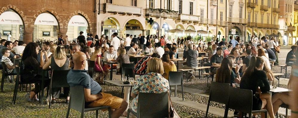 La Lombardia Chiede Al Governo Il Coprifuoco Dalle 23 Alle 5 Cronaca Lodi