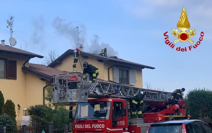 Tetto a fuoco a Villanova