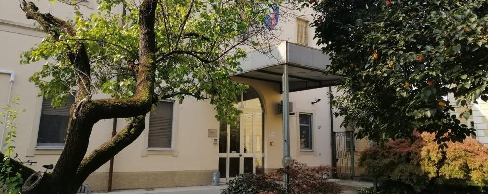 Contro la solitudine in Rsa arriva il pappagallo rosa ...