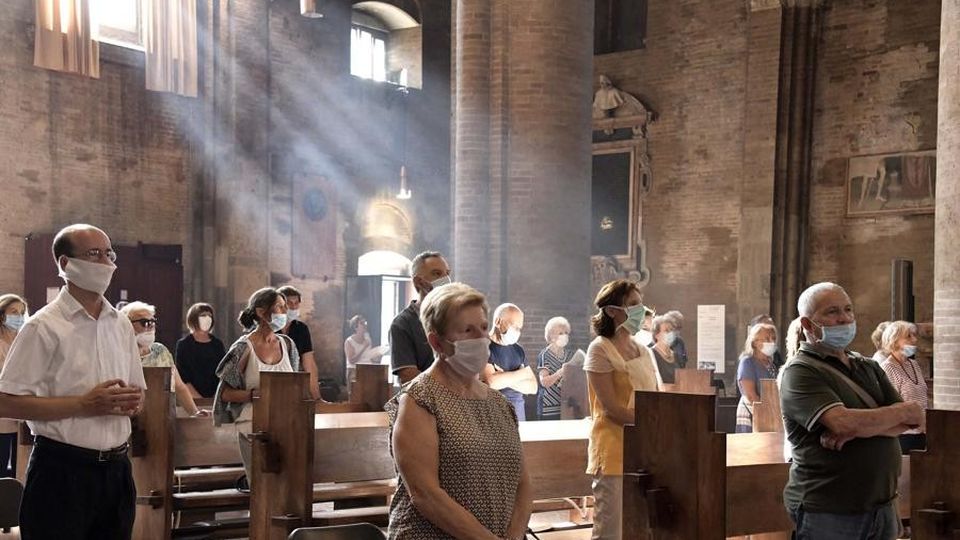Messe con i fedeli nella zona rossa, ma nel rispetto del protocollo Messe con i fedeli nella zona rossa, ma nel rispetto del protocollo