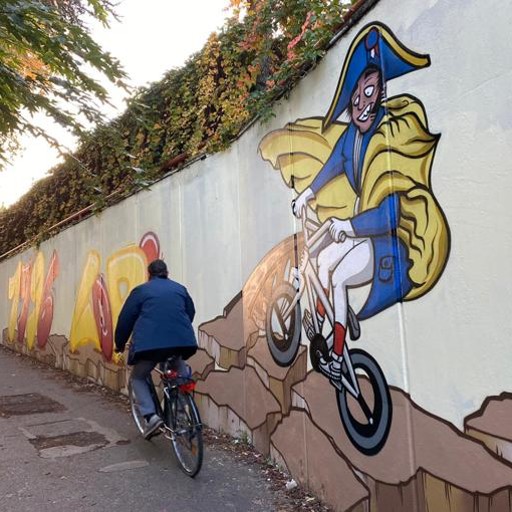 Napoleone E Un Murales Omaggio All Imperatore Senza Testa E In Bicicletta Cultura Lodi