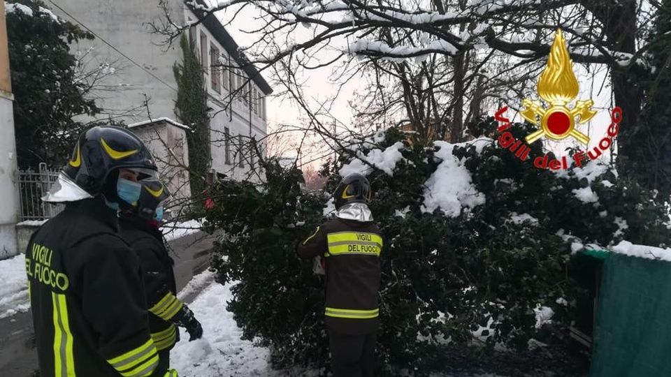 Dopo la neve allarme per le infiltrazioni Dopo la neve allarme per le infiltrazioni