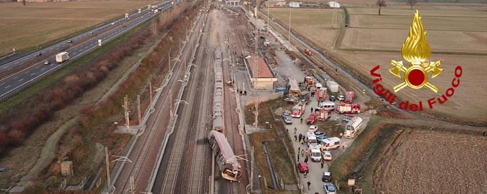 treno ad alta velocita deraglia nella notte a ospedaletto due morti e decine di feriti video