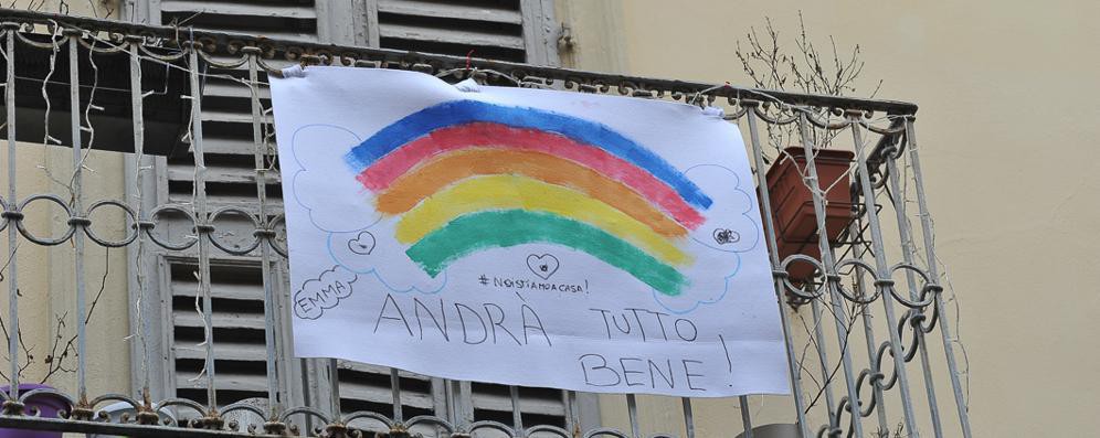 Sui Balconi Spuntano I Messaggi La Lotta Al Virus Tra Colori E Scritte