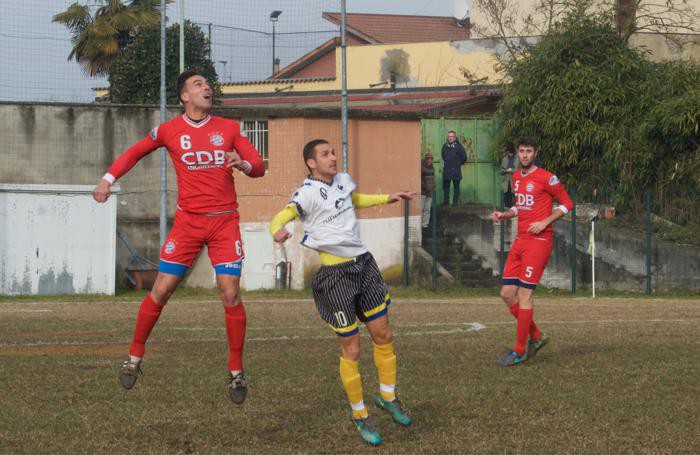 Tolomeo calciatore, in maglia bianca
