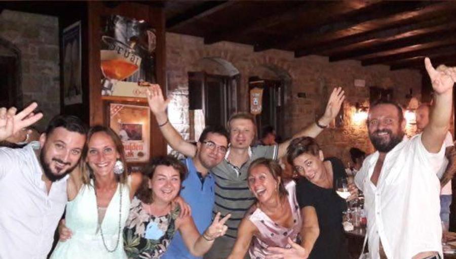 Gli Auguri All Infermiera Che Festeggia Il Compleanno Tra Il Reparto E Casa Sua