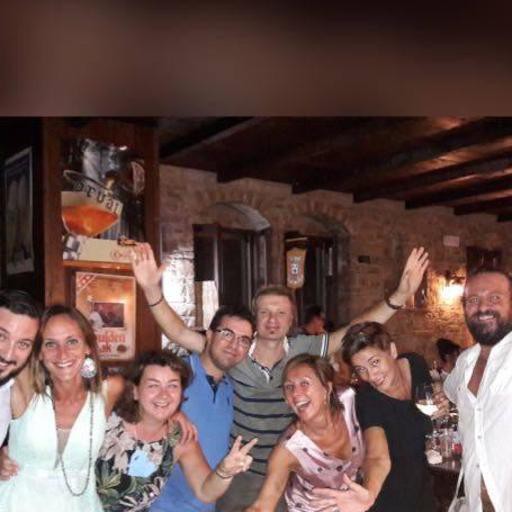 Gli auguri all’infermiera che festeggia il compleanno tra il reparto e ...