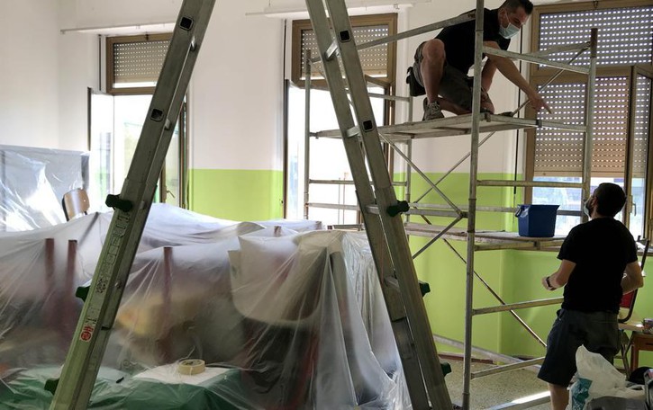 CORTE PALASIO Un’estate a scuola per circa 25 volontari, partiti i lavori per rimettere a nuovo gli edifici GUARDA IL VIDEO
