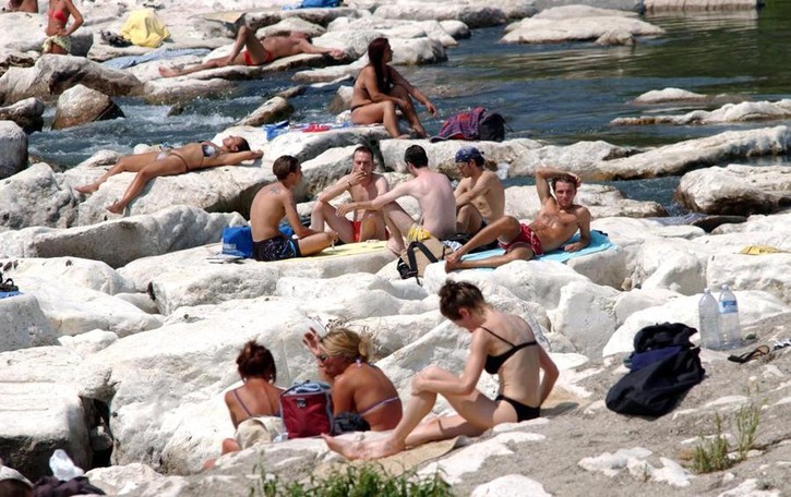 Esibizionisti in mezzo ai bagnanti, scatta l’allarme tra Zelo e Comazzo