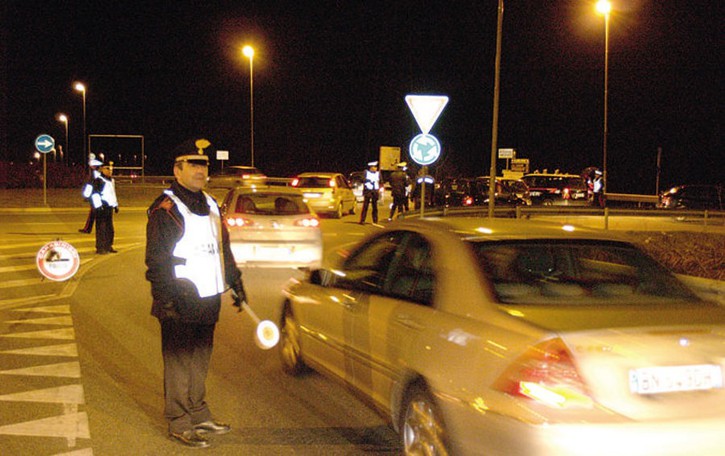 Guardamiglio, 66enne sventa lo scippo. Fermati dai carabinieri i responsabili