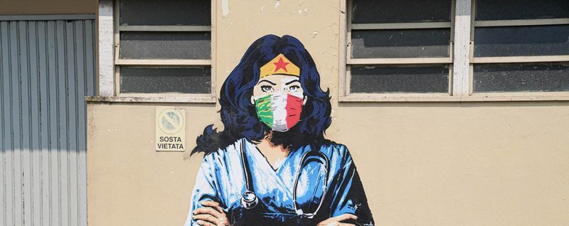 Covid Spunta L Infermiera Wonder Woman In Un Murales A Codogno Cronaca Codogno
