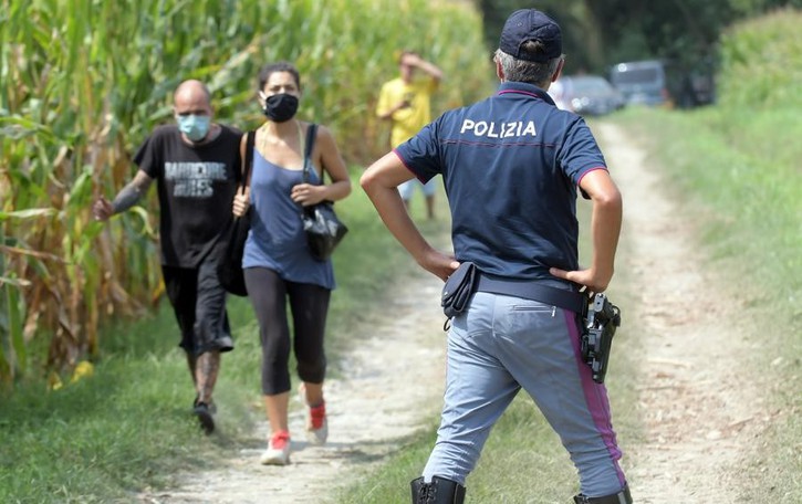 Maxi rave party lungo l’Adda a Spino: la musica continua, l’area si sta svuotando