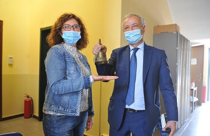 La neo eletta Moira Rebughini con il sindaco uscente Nicola Buonsante