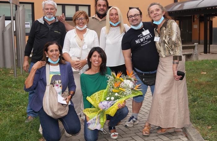 Un mazzo di fiori per il nuovo sindaco di Miradolo Michela Callegari