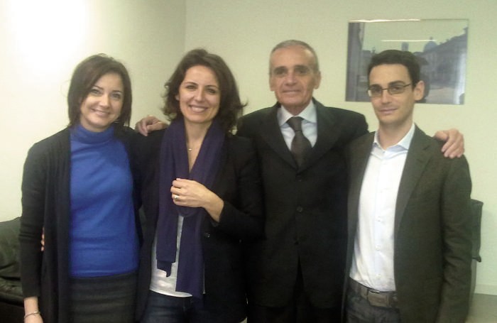 Laura Siani, seconda da sinistra, al suo arrivo a Lodi nel 2014