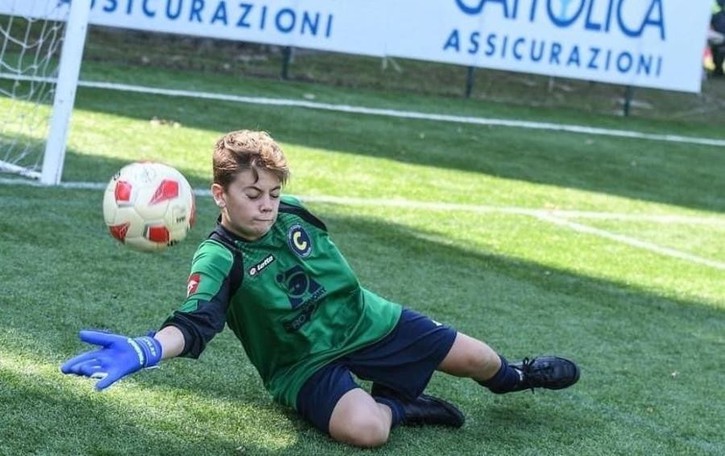 Riky, super portiere anche con un braccio solo
