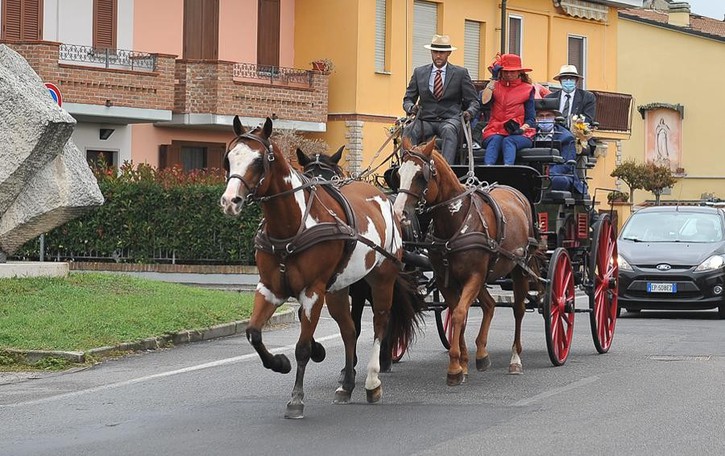 BORGO SAN GIOVANNI La signora Anna compie un secolo e se ne va in giro sulla carrozza