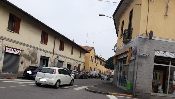 MELEGNANO Viene travolto sulle strisce da un pirata, ferito 36enne
