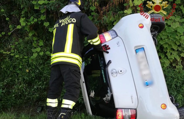 I vigili del fuoco al lavoro a Cavenago